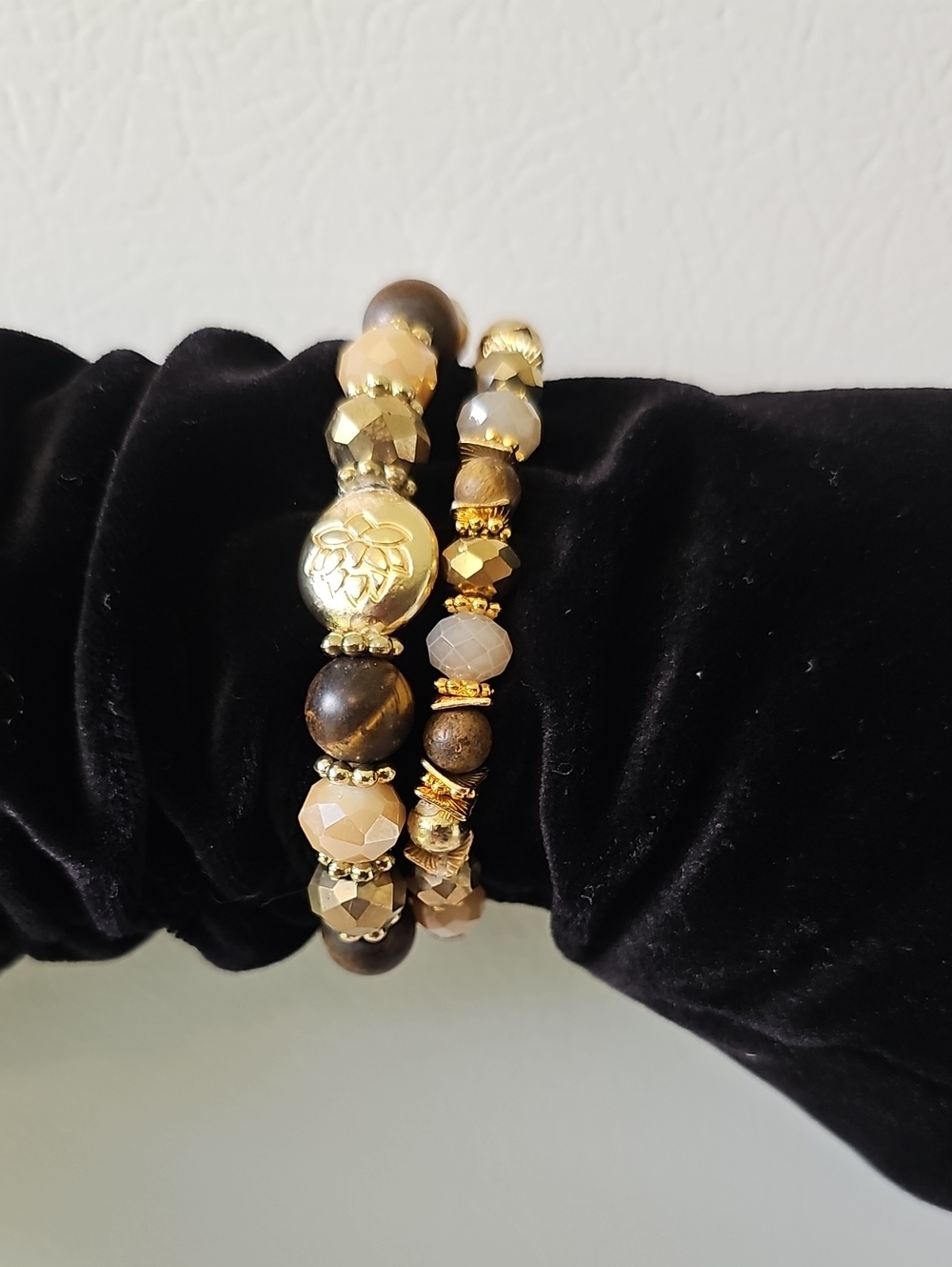 Gold And Brown Lotis Bead Syretch Bracelet Set